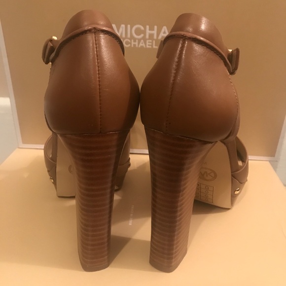 Michael Kors Heel Sandal - Picture 3 of 8